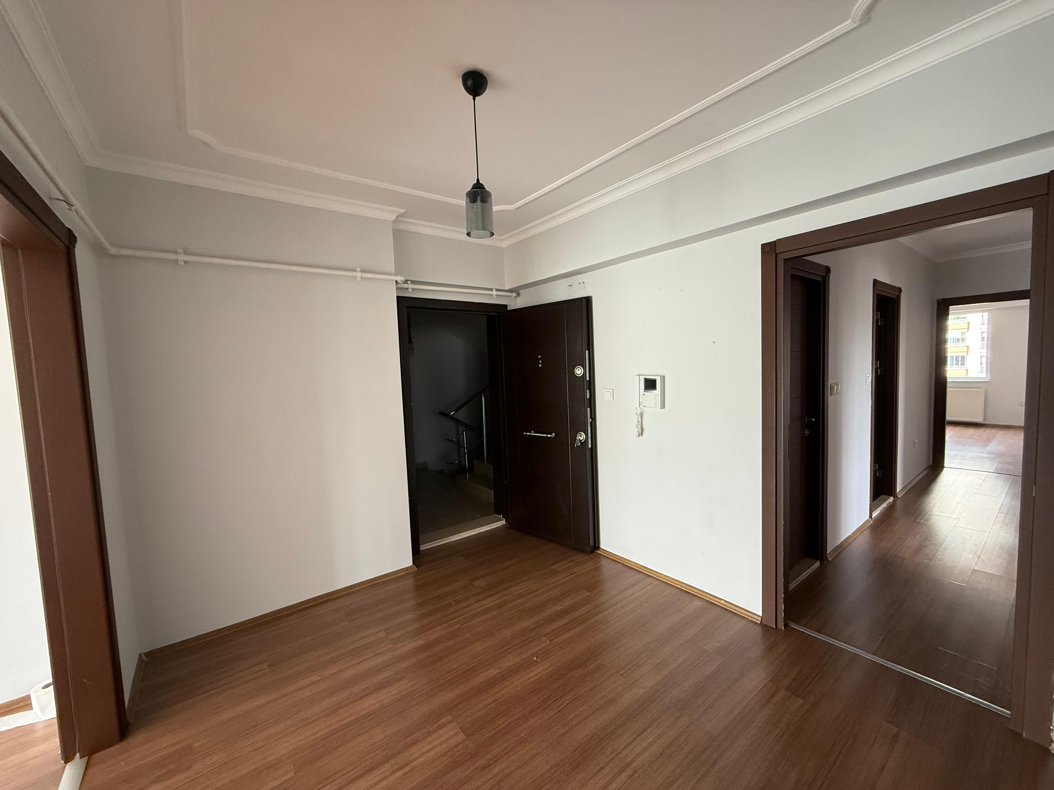 ÇUKURÇAYIR'DA 3+1 KİRALIK DAİRE